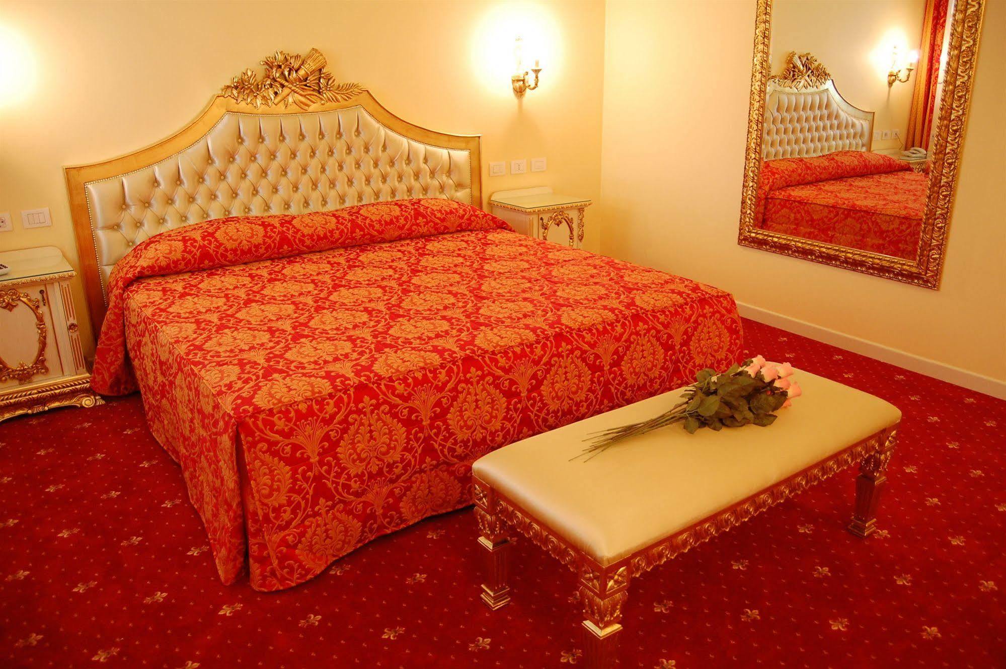 Hotel Motel Gold Calcinate Exterior foto